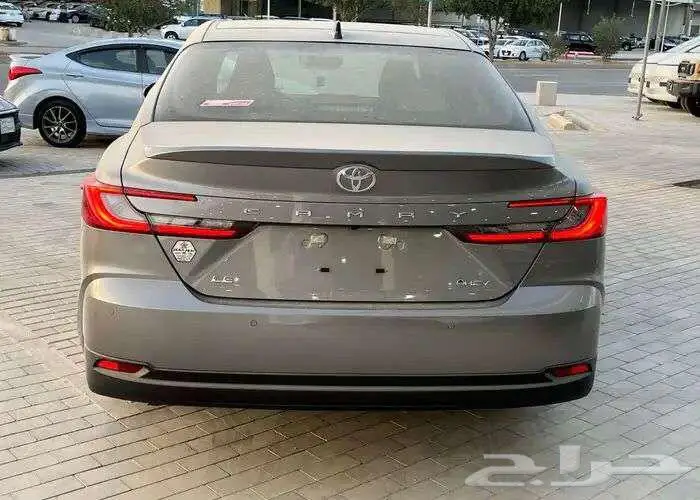 تويوتا كامري LE هايبرد 2025اصفار 13