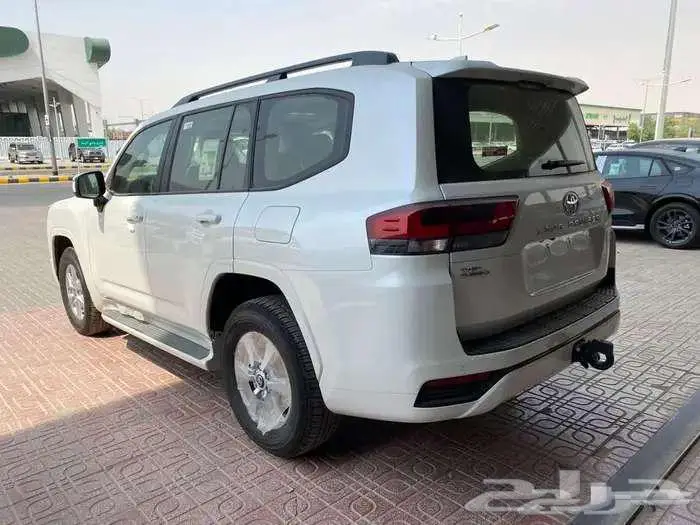 تويوتا لاندكروزر GXR L2 بنزين 2025 6