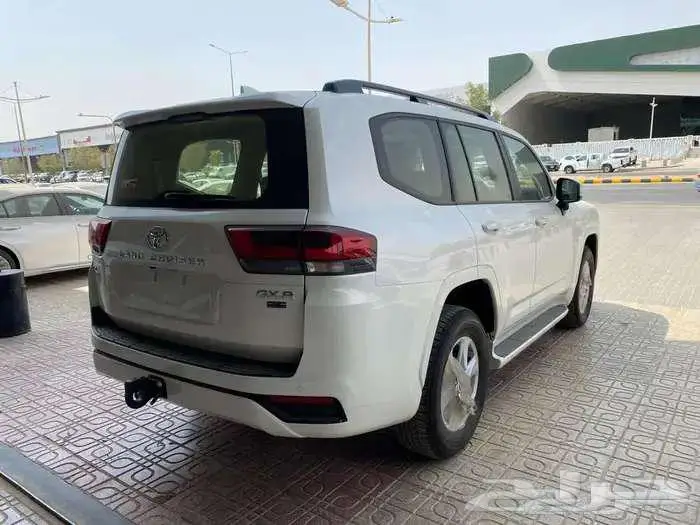 تويوتا لاندكروزر GXR L2 بنزين 2025 5