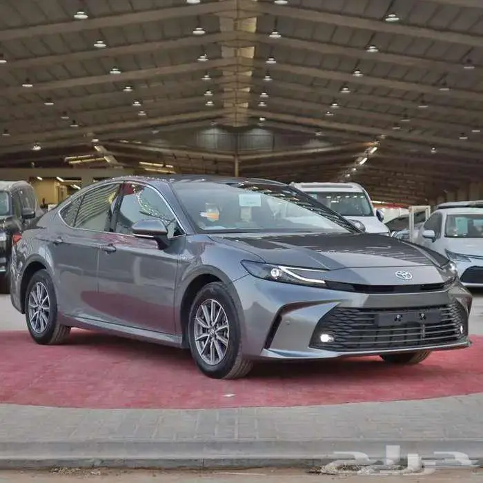 كامري E بلس بنزين 2025 بدون دفعه اولي 1