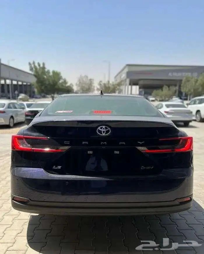 تويوتا كامري LE هايبرد 2025اصفار 16