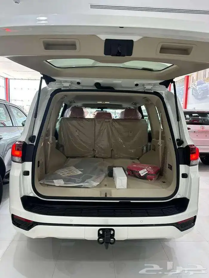 تويوتا لاندكروزر GXR L2 بنزين 2025 8