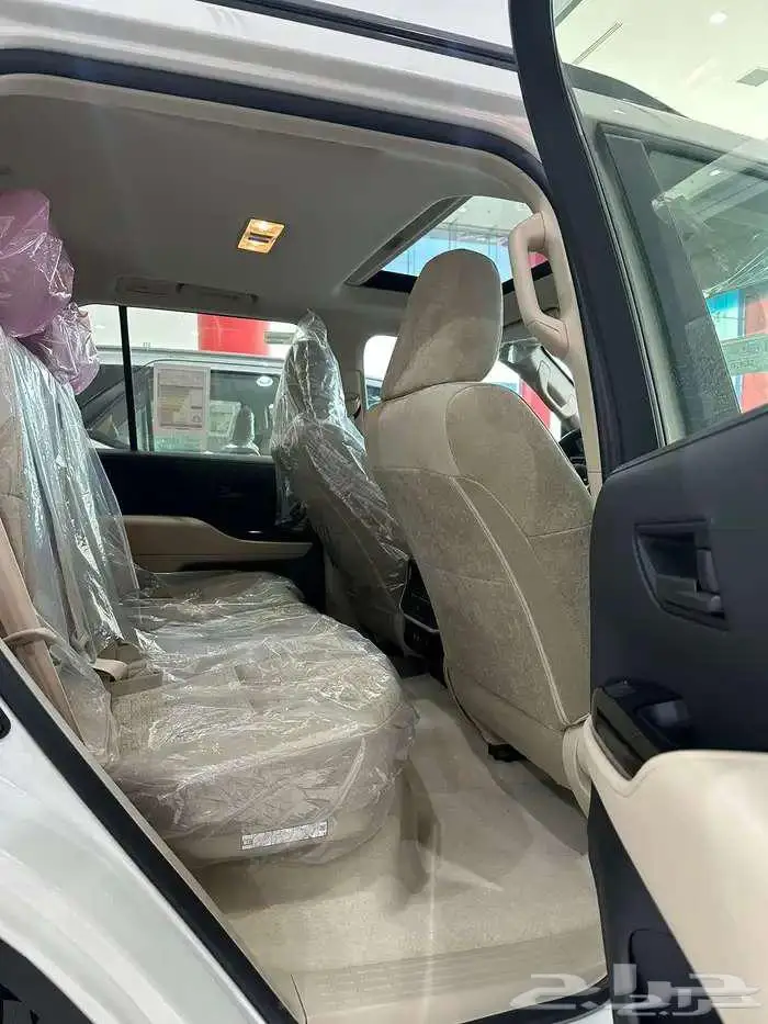 تويوتا لاندكروزر GXR L2 بنزين 2025 9