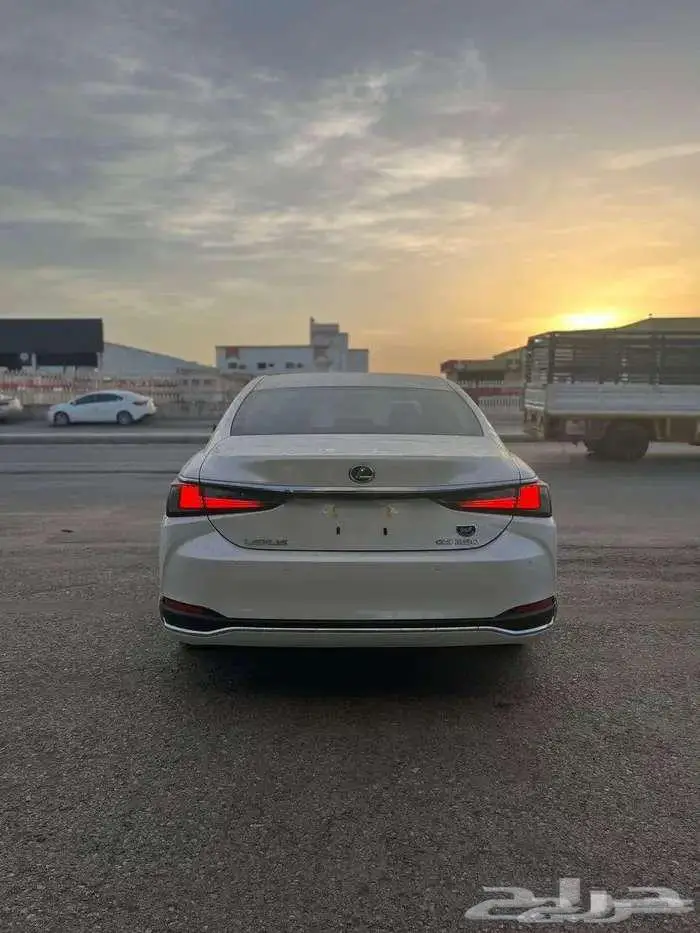لكزس ES250 AA بنزين 2025 4