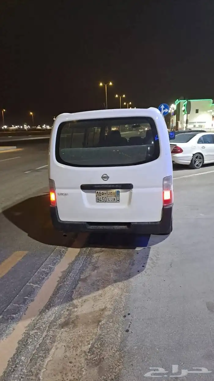 باص نيسان موديل 2009 2
