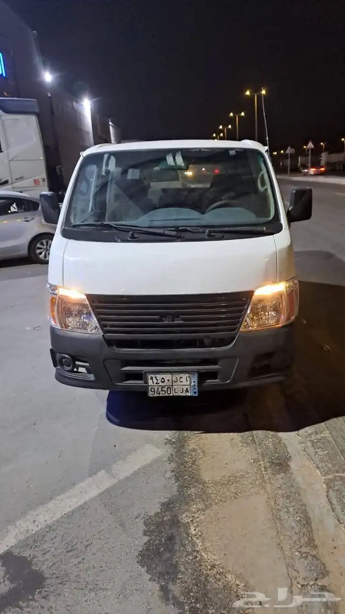 باص نيسان موديل 2009 0