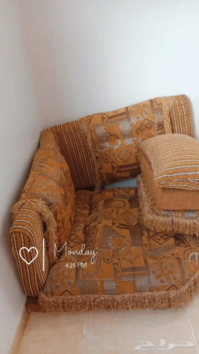 اثاث مستعمل مجلس عربي ومكنسه وخبازه 1