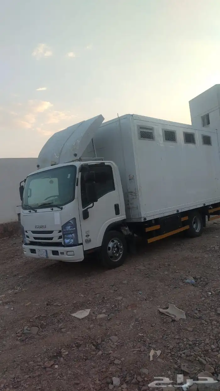 عربة نقل خيل 6 رووس 0