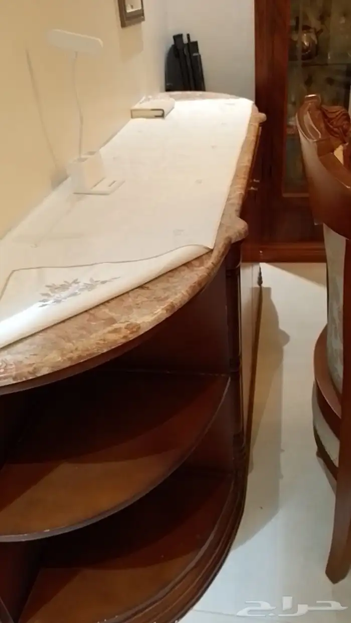 طاولة طعام ملكي 2