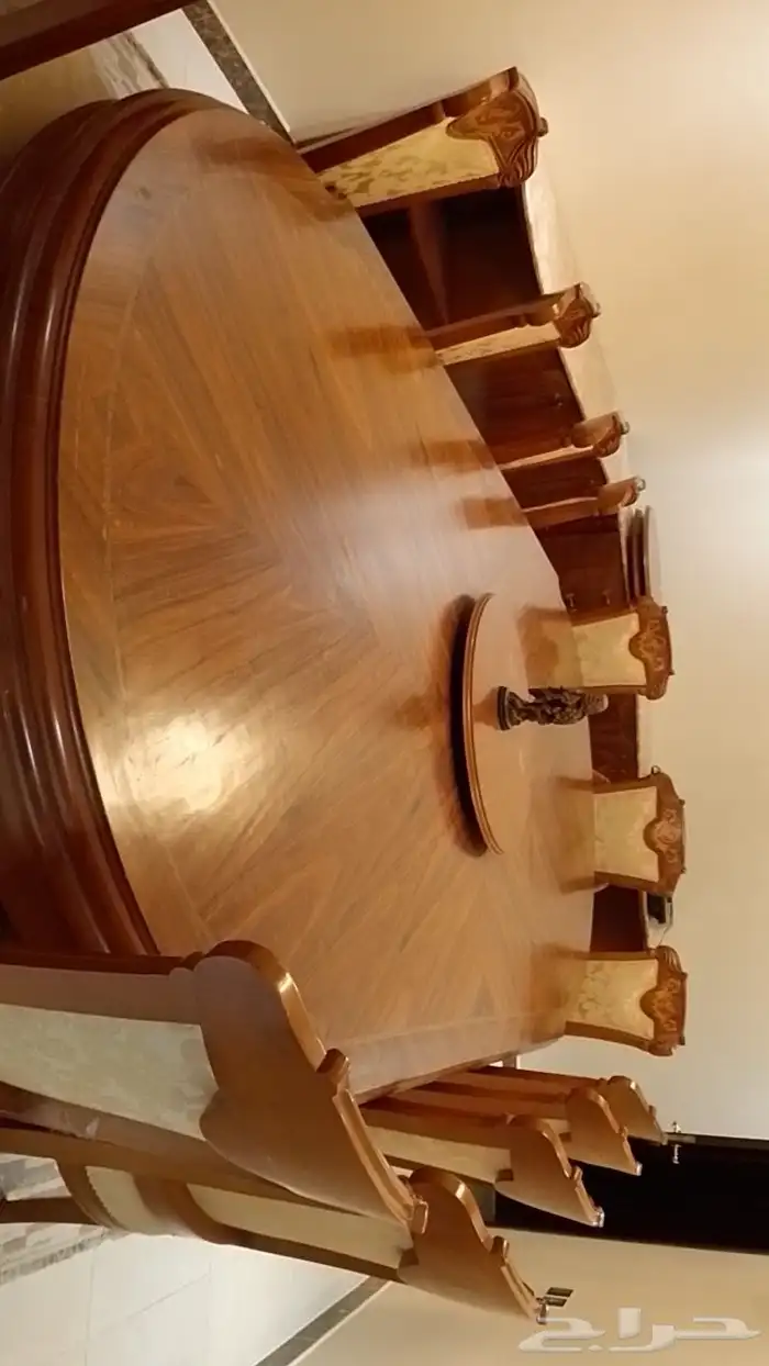 طاولة طعام ملكي 0