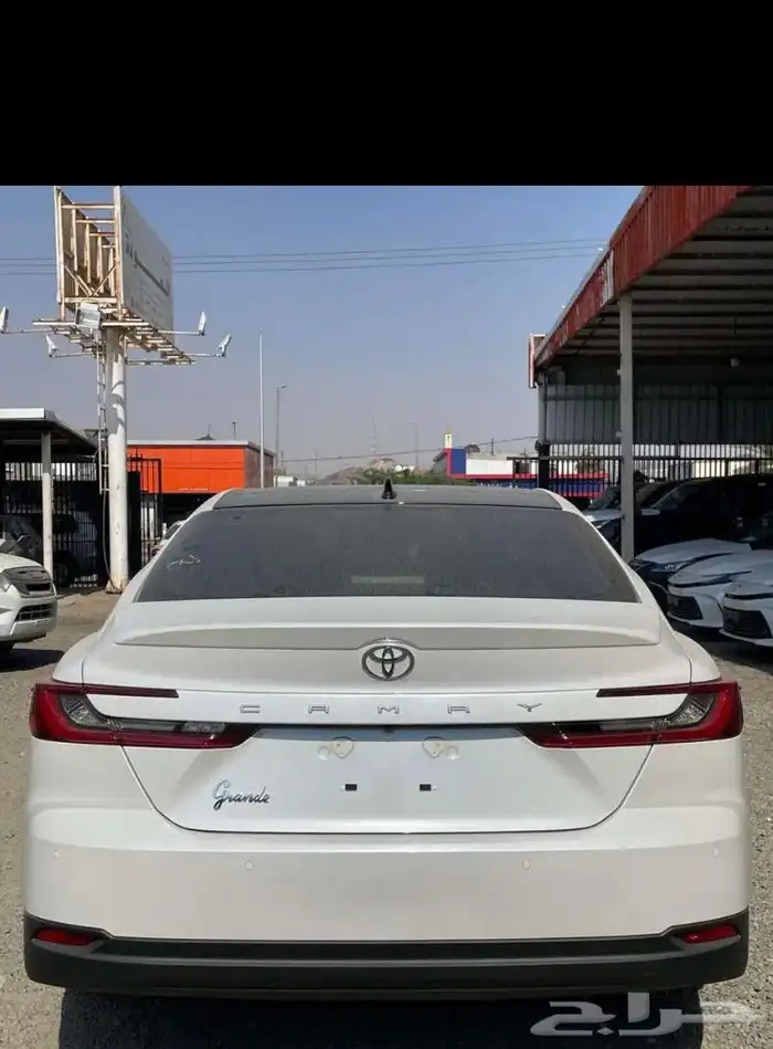 كامري LE نص فل هايبرد 2025 3