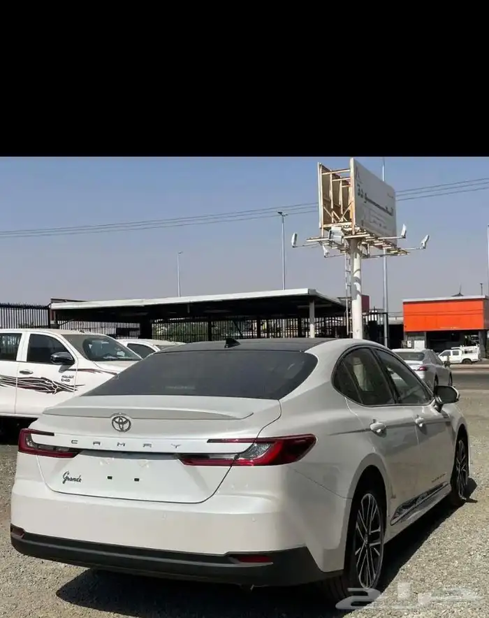 كامري LE نص فل هايبرد 2025 4