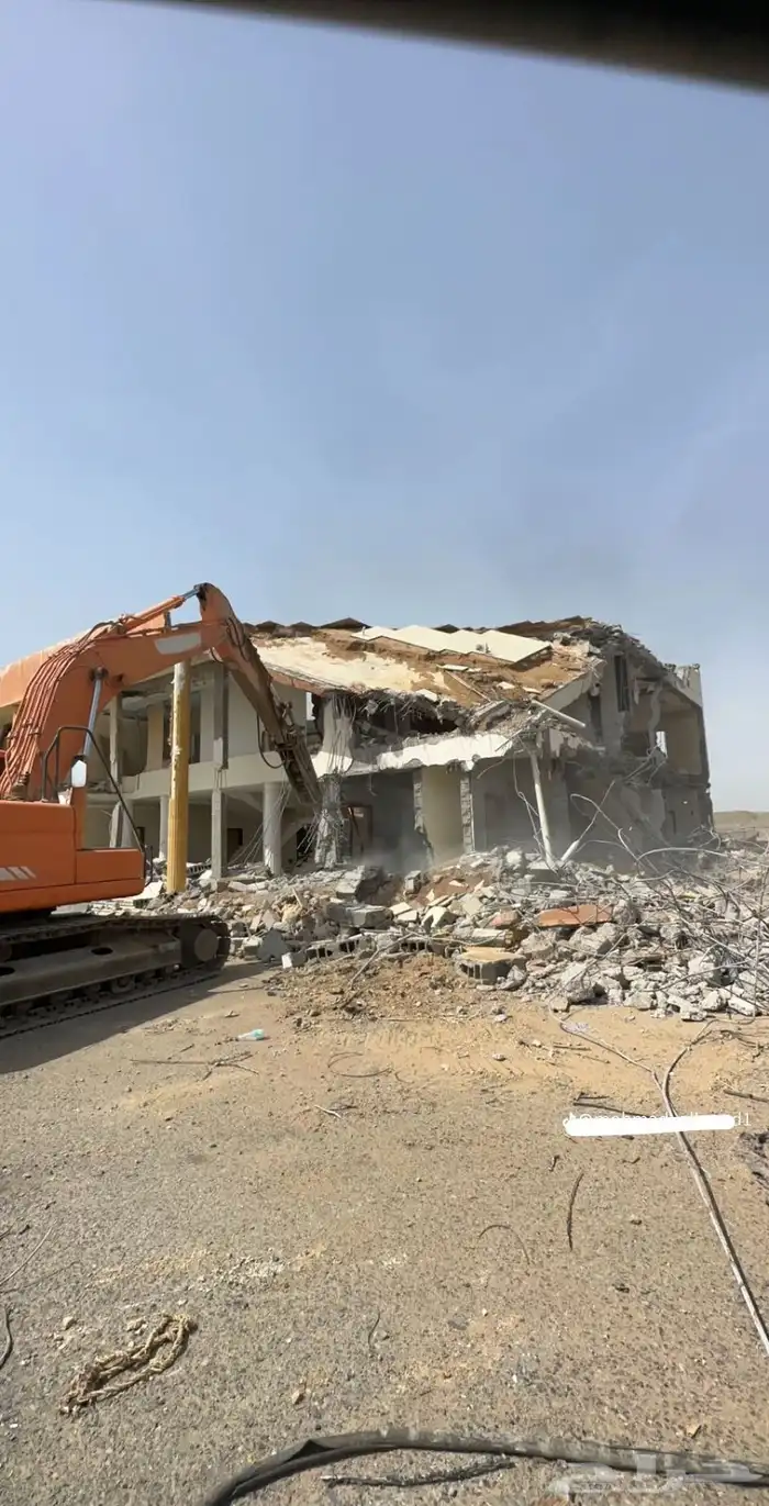 حفار بوكلين للايجار هدم وحفر الاراضي بجده 3