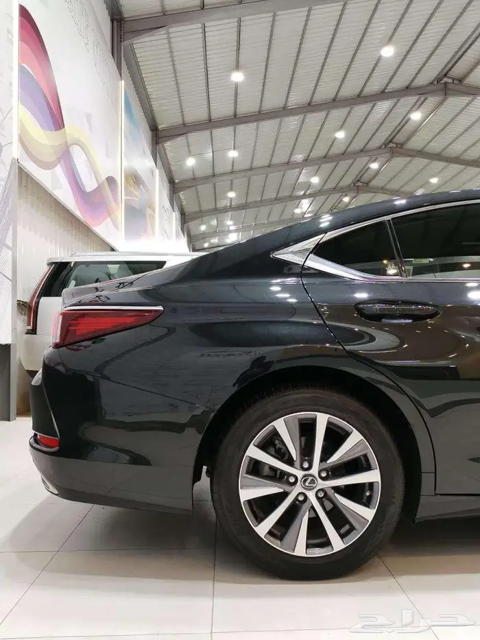 لكزس 2020 ES350 اسود 9