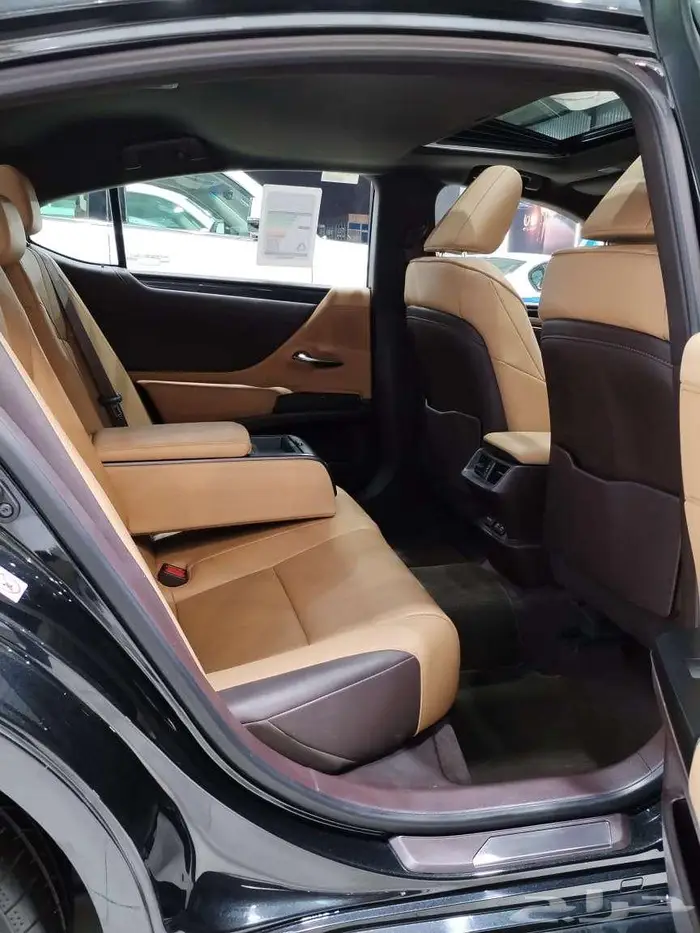 لكزس 2020 ES350 اسود 18
