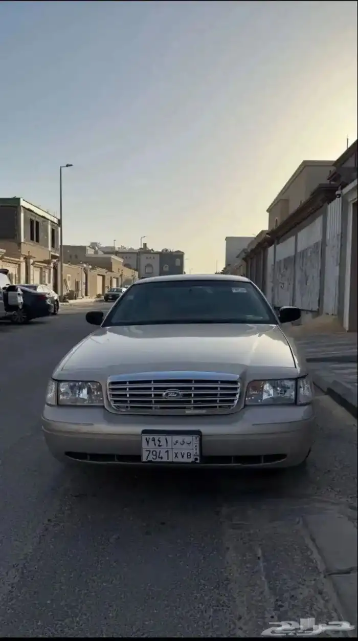 فورد كراون فكتوريا 2012 4
