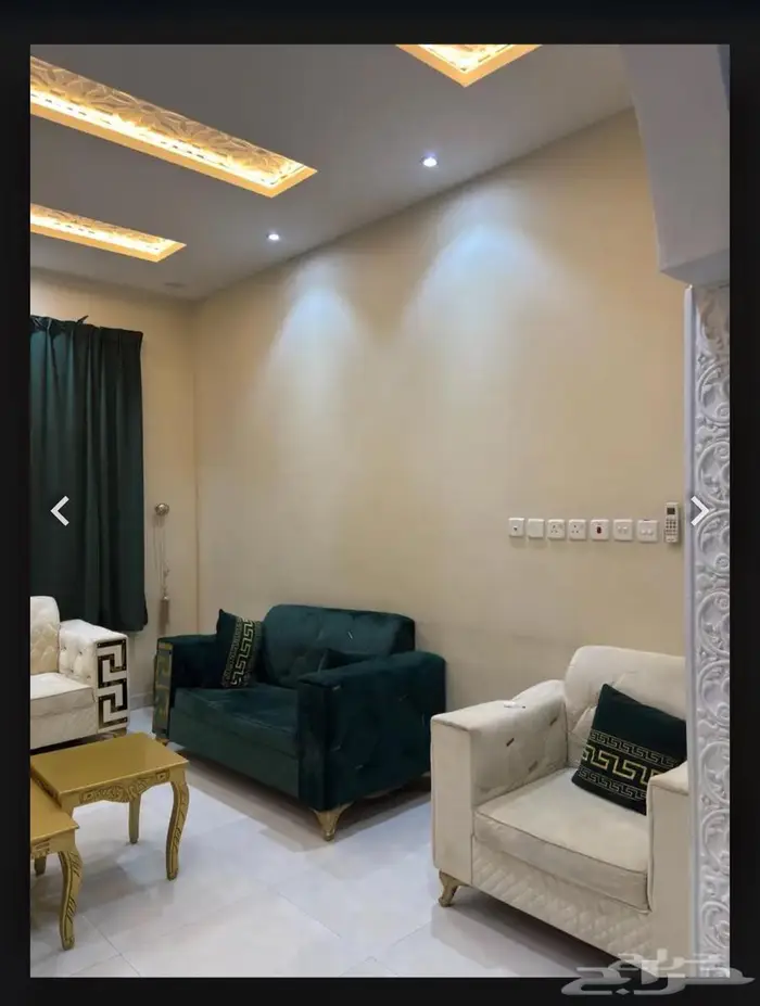 أثاث مجلس للبيع مع الستارة والطاولات الخشب 1