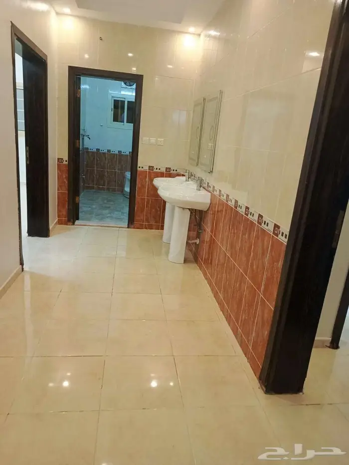 شقة للايجار بالزايدي 11
