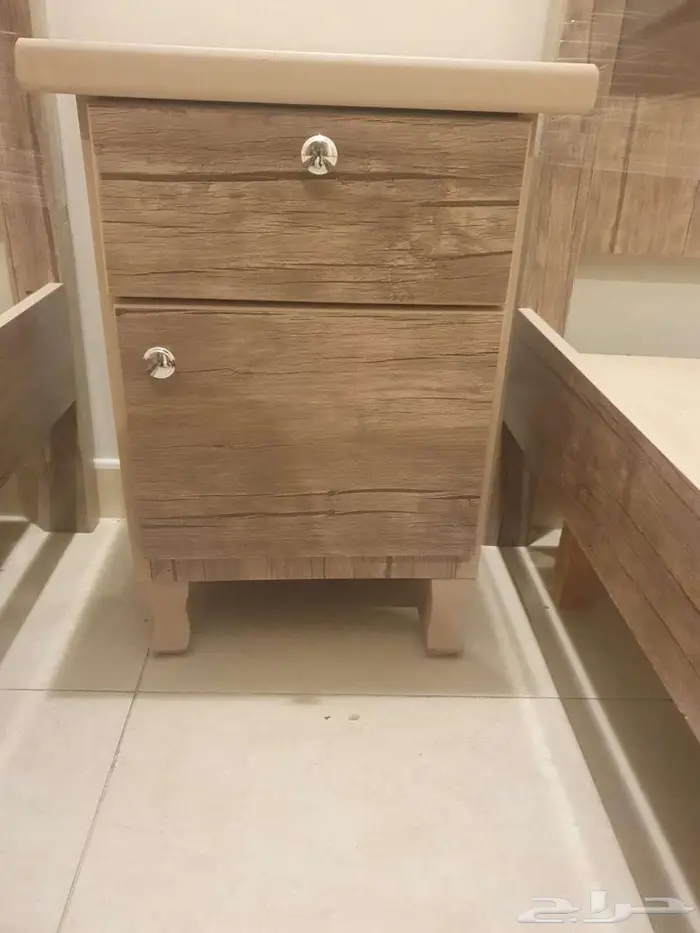 للبيع غرفة نوم نفر دولاب و سرير و 2 كومودينو فقط 350 ريال 4