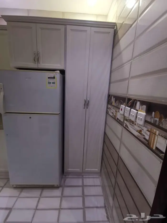 اثاث نظيف للبيع مع مطبخ 3