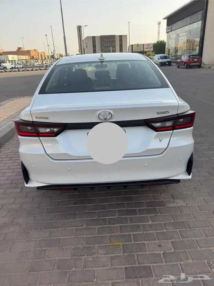 للبيع تويوتا يارس 2023 عداد 89000 الف 4