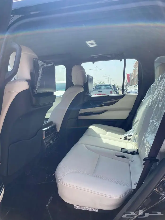 لكزس LX600BB داخل اوف وايت موديل 2025 عداد 6000 الاف كيلو 18
