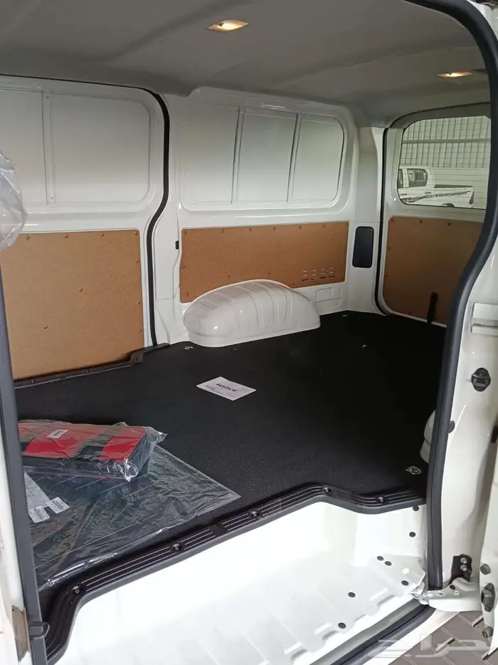 تويوتا باص بضاعه سقف منخفض ديزل جير عادي م 2025 - سعودي 11