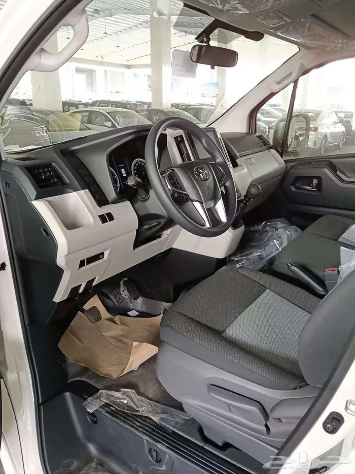 تويوتا باص بضاعه سقف منخفض ديزل جير عادي م 2025 - سعودي 9