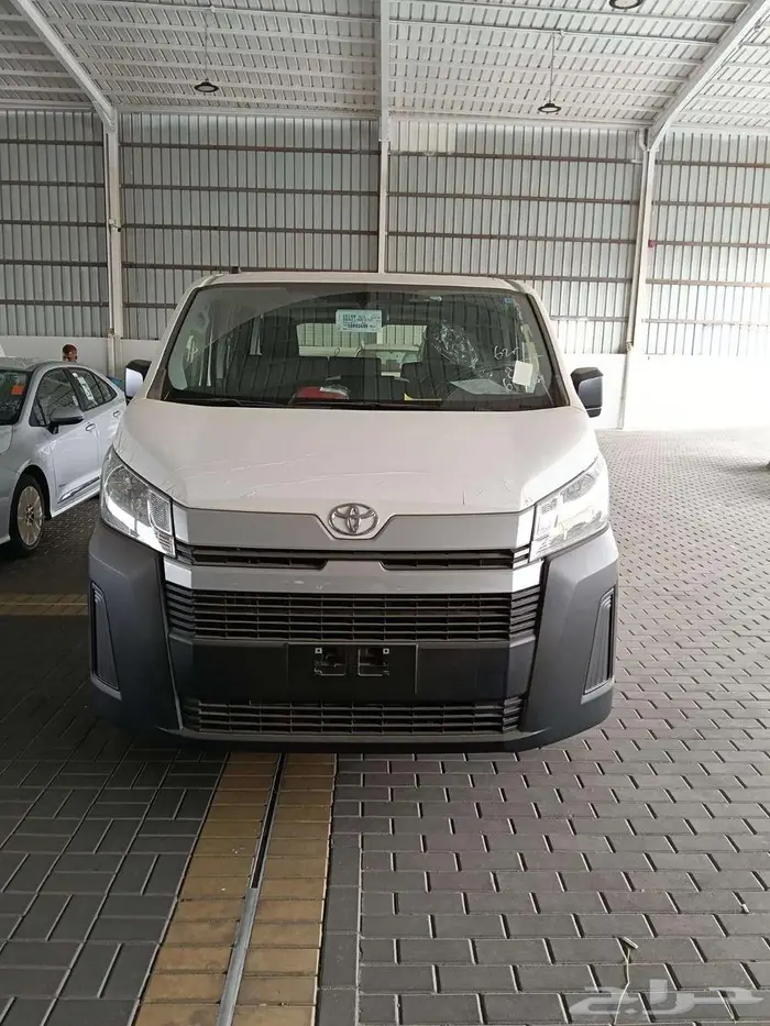 تويوتا باص بضاعه سقف منخفض ديزل جير عادي م 2025 - سعودي 3