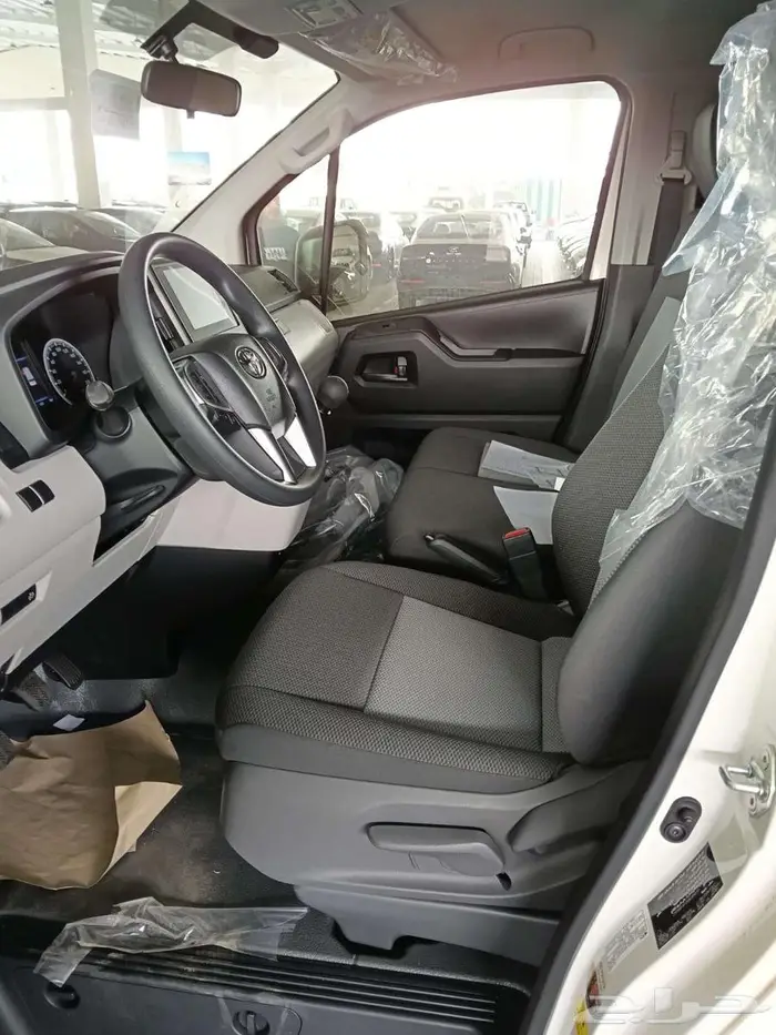 تويوتا باص بضاعه سقف منخفض ديزل جير عادي م 2025 - سعودي 13