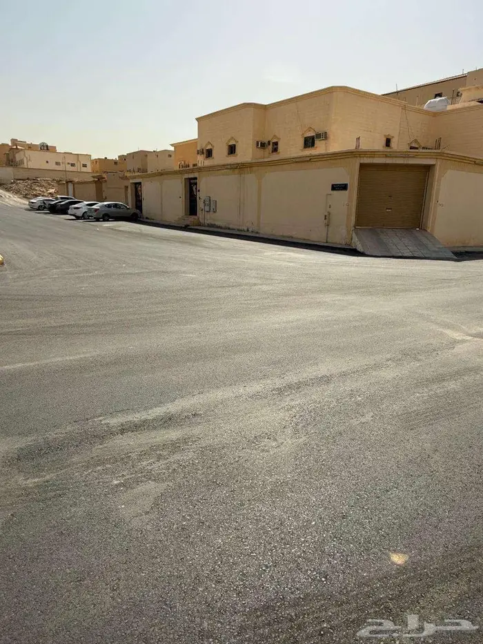 دور أرضي كامل للإيجار في حي عكاظ الرياض 3