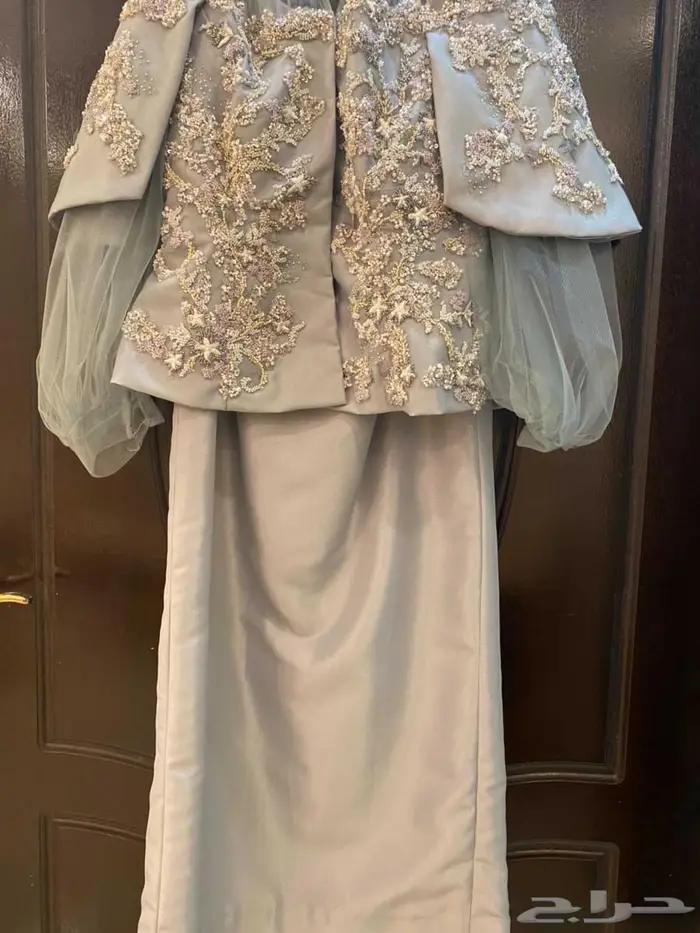 تنورة وبلوزة 0