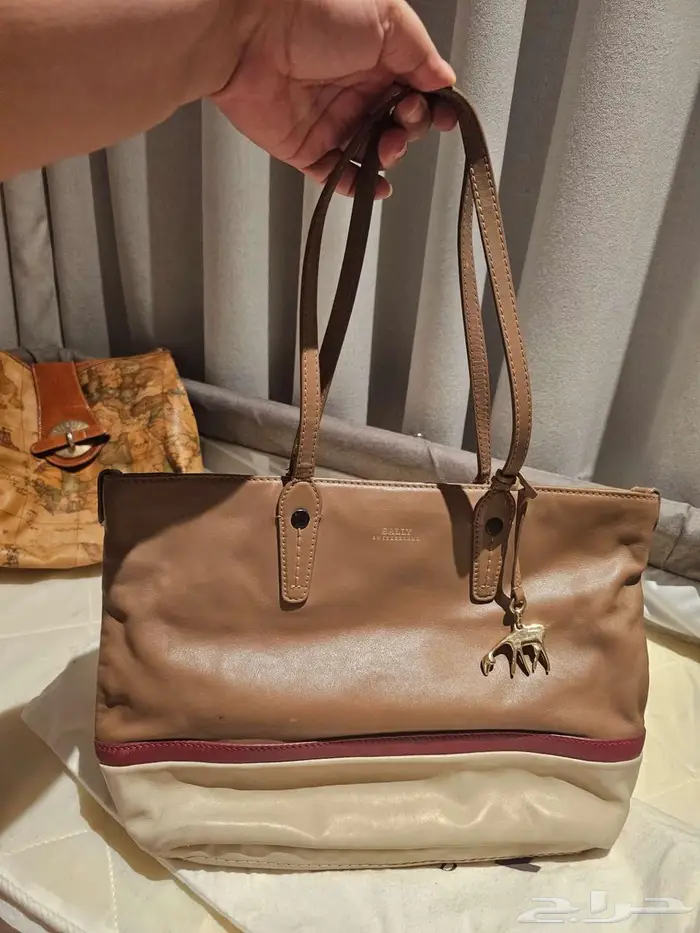 شنطة bally للبيع 250 ريال اصلية 0