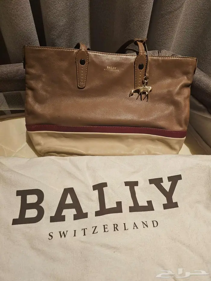 شنطة bally للبيع 250 ريال اصلية 4