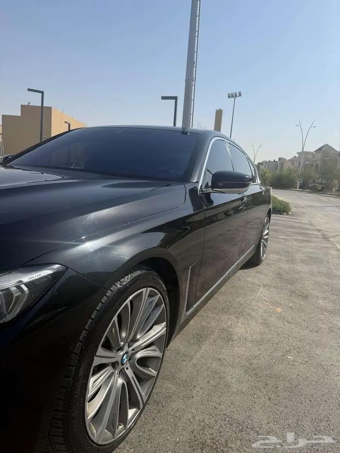 للبيع سياره BMW 2020 730 LI 10
