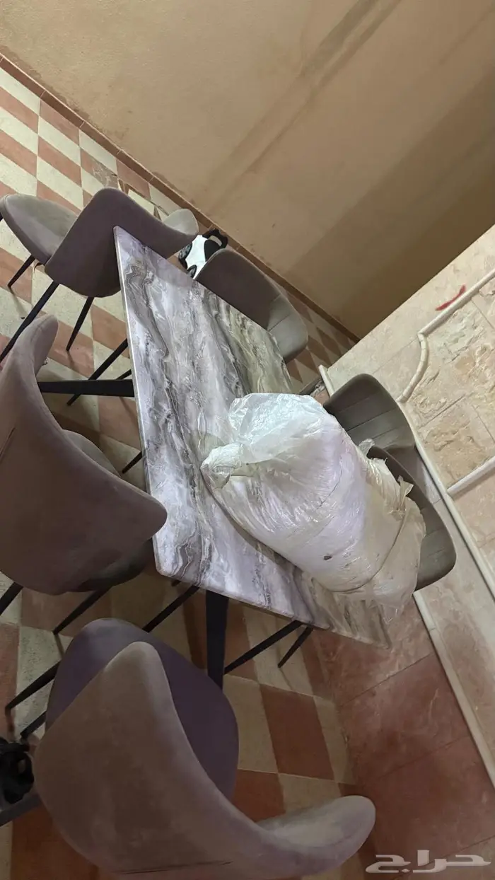 فرن وطاولة طعام للبيع 1