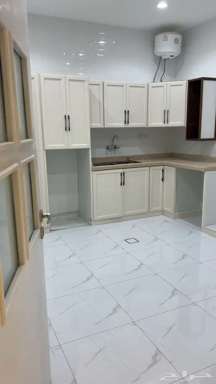 شقة جديده للايجار ثروات أبها 3