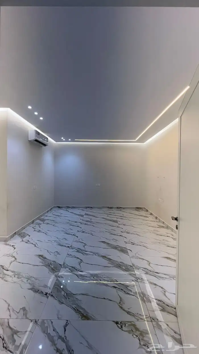 شقة علوية للايجار حي الملك فهد 1