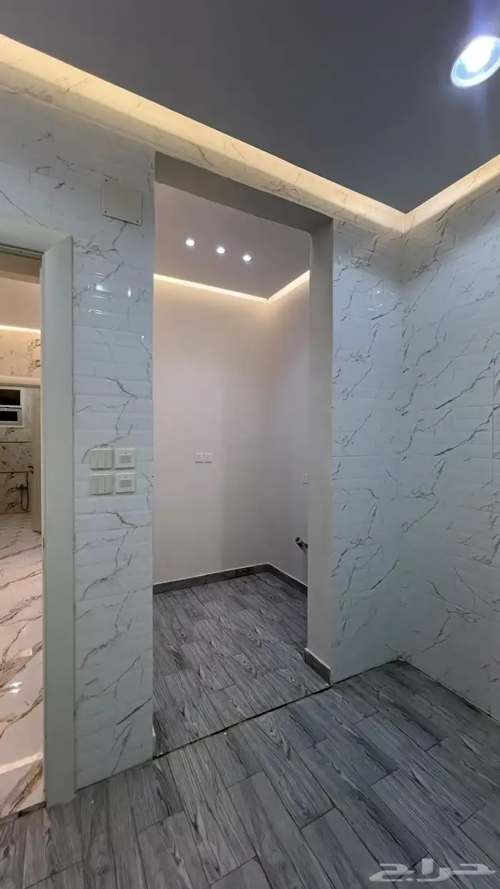 شقة علوية للايجار حي الملك فهد 2