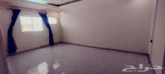 شقة للايجار حي الروضة 8