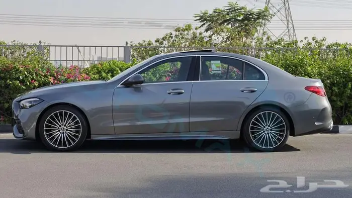مرسيدس C200 بريميوم بلس 2025 خليجي اصفار مع ضمان الوكيل 21