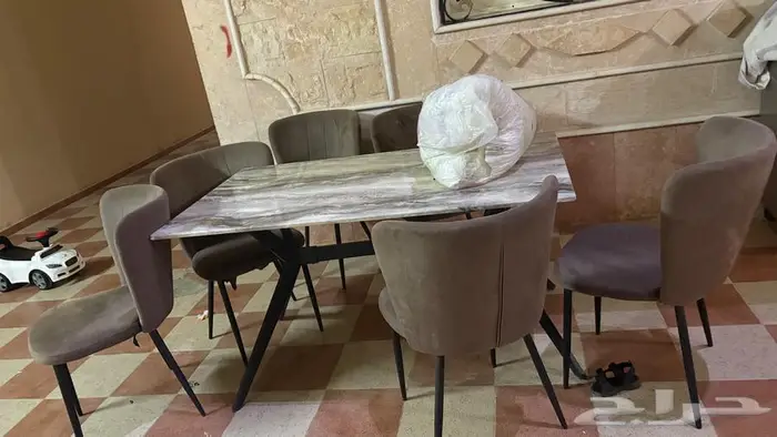 فرن وطاولة طعام للبيع 2