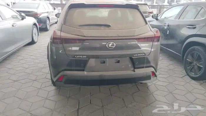 متوفر لكزس يو اكس 300 هايبرد AH أتوماتيك2024 1