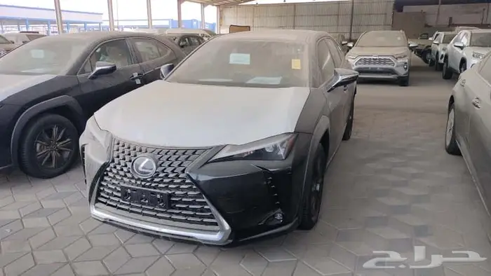 متوفر لكزس يو اكس 300 هايبرد AH أتوماتيك2024 3