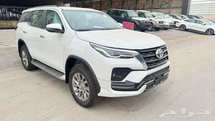 فورتشنر VX3- بنزين 6 سلندر فل كامل 2025 7