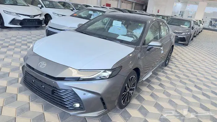 كامري ال اي هايبرد رمادي 2025 3