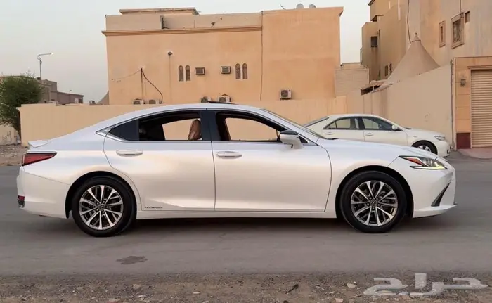 لكزس 2022 هايبرد h300 4
