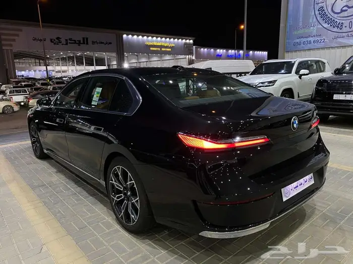 بي ام دبليو 735i موديل 2026 اسود خليجي 25