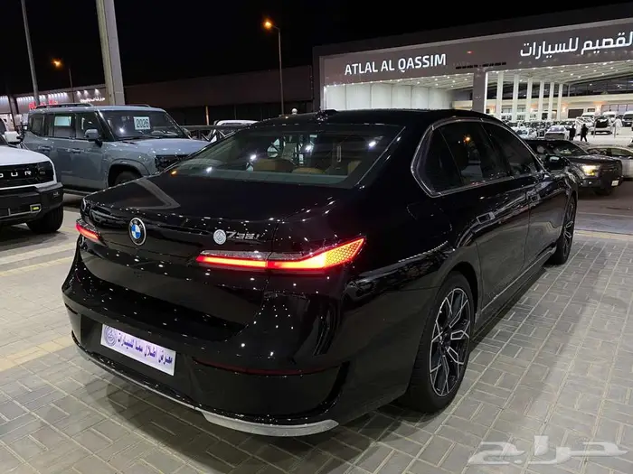 بي ام دبليو 735i موديل 2026 اسود خليجي 24