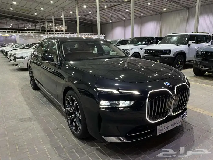 بي ام دبليو 735i موديل 2026 اسود خليجي 22